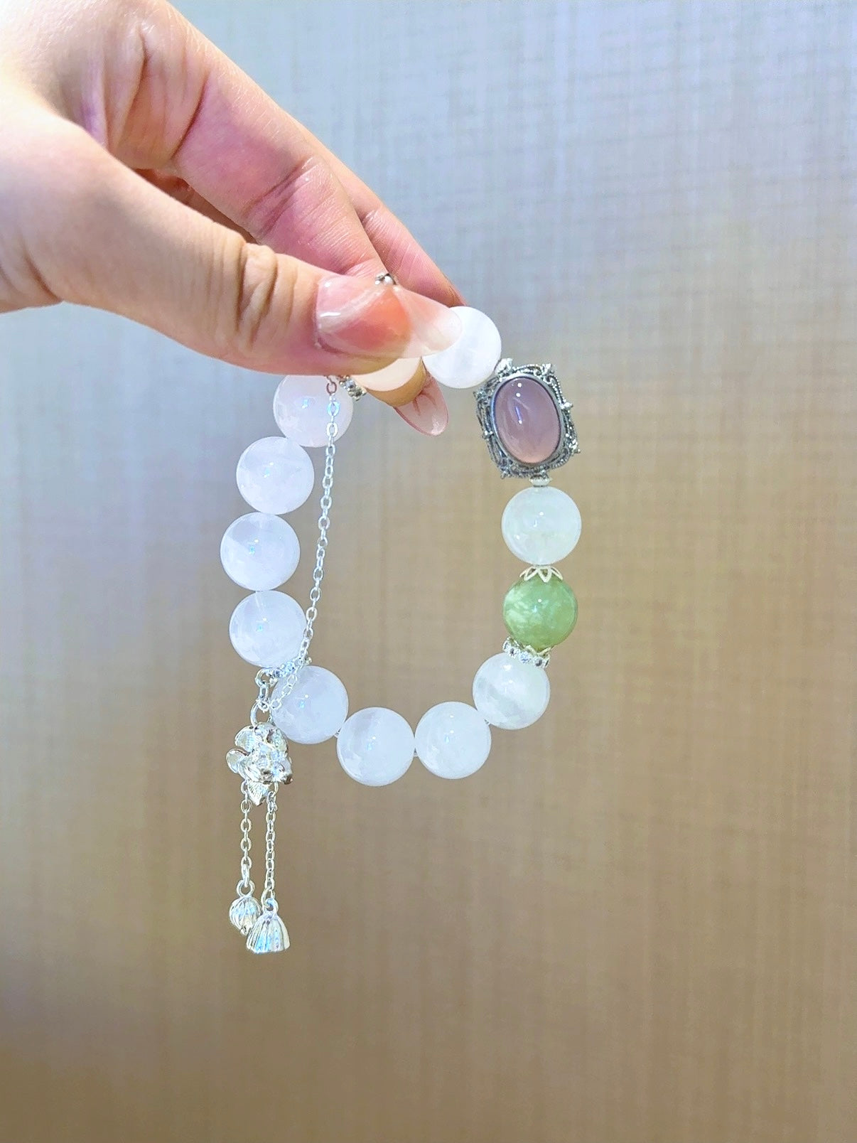 ▫️▪️ White ghost Xiuyu powder crystal magic box bracelet